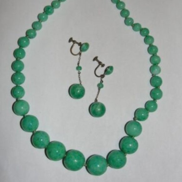 Gorgeous Green Peking Glass Bead Necklace and Dangle Earrings Set